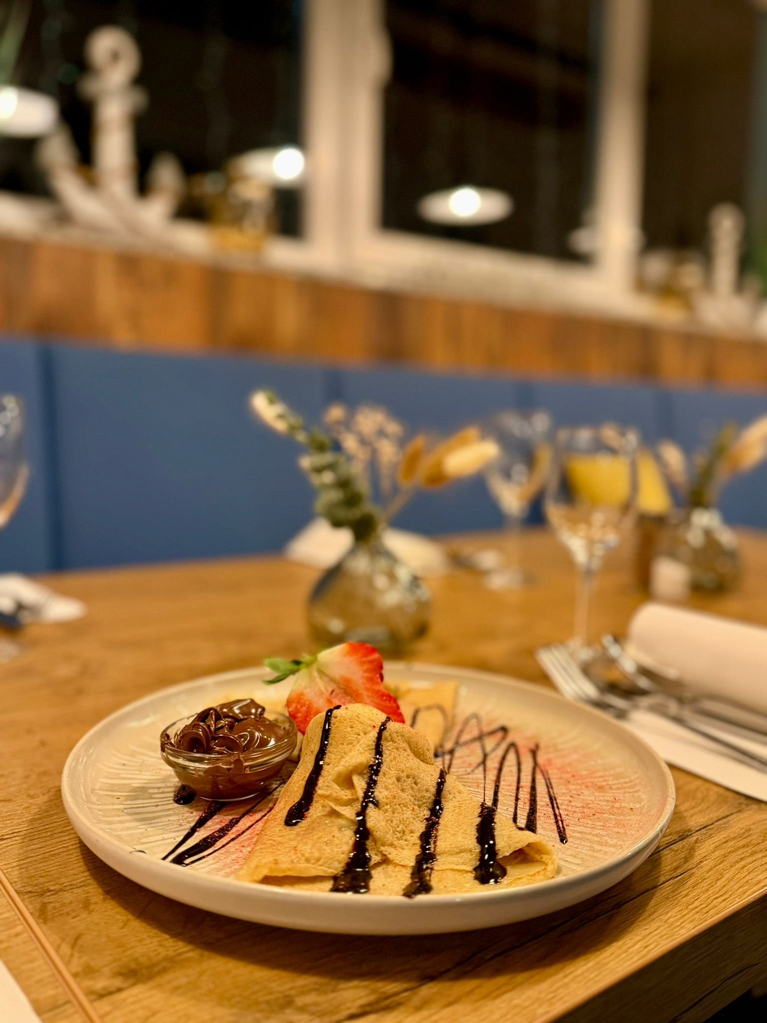 Frische Palatschinke mit Erdbeeren und Nutella im Kroatisches Restaurant AAdria Aalen